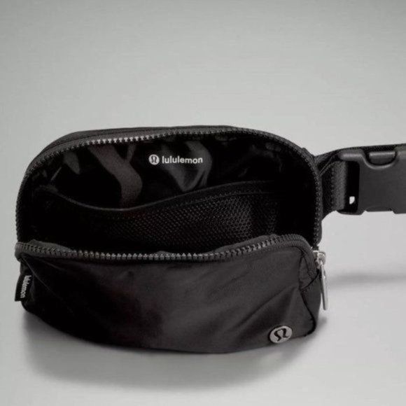 Lululemon Everywhere Belt Bag Black White Logo Crossbody Nwt - Picture 4 of 6